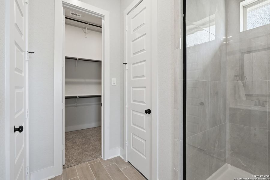 Image 28 of a home in Alsatian Oaks.