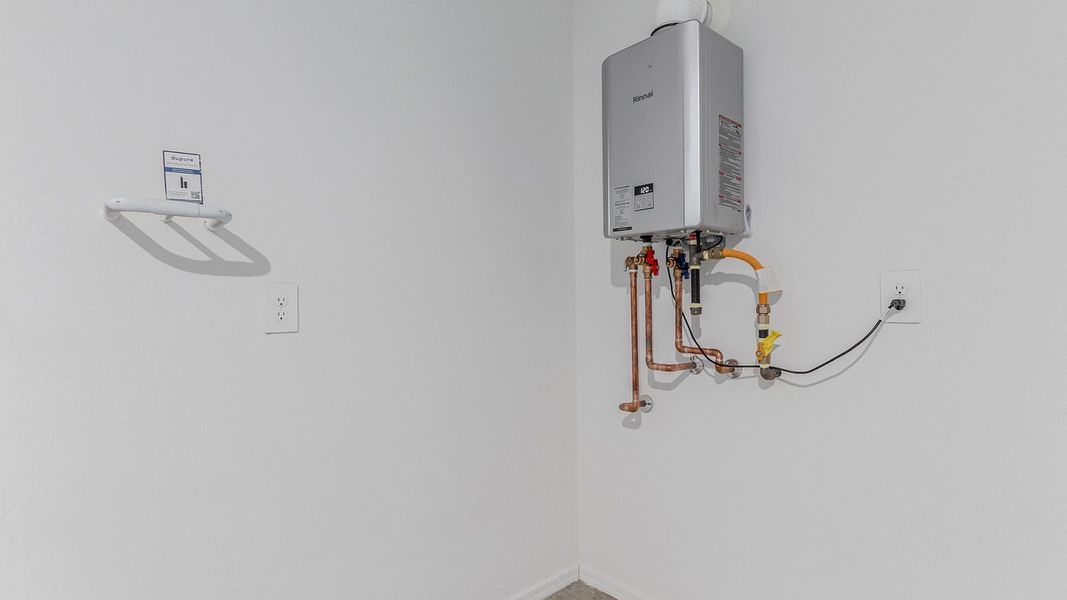 Spacious, unfurnished interior of a new home in Blackhawk, Tucson (Image 35).