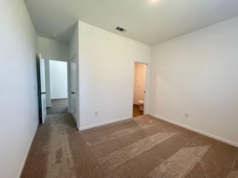 Spacious, unfurnished interior of a new home in Sunterra, Katy (Image 7). Spacious, unfurnished interior of a new home in Sunterra, Katy (Image 7).