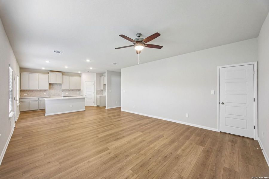Spacious, unfurnished interior of a new home in Arcadia Ridge - Premier Series, San Antonio (Image 33).