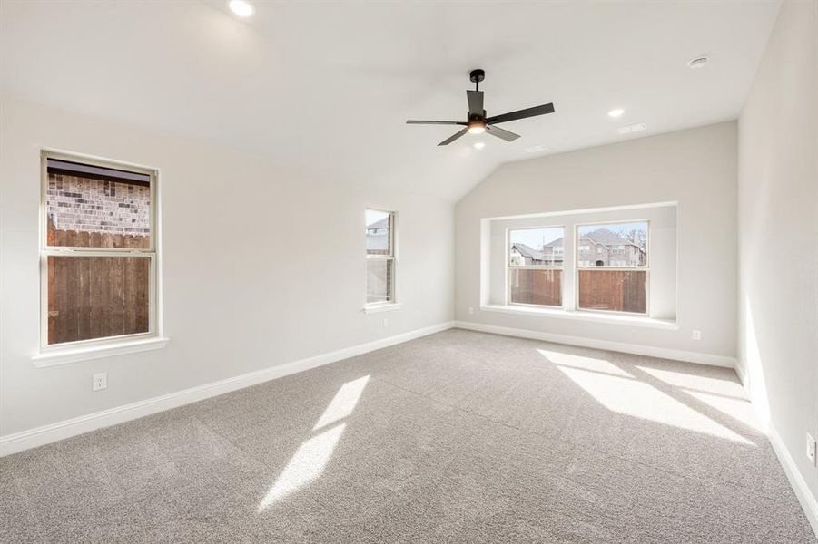 Spacious, unfurnished interior of a new home in Eagle Glen 50, Alvarado (Image 29).