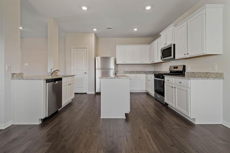 Furnished interior view inside a new home in Sweetwater Ridge, Conroe (Image 6).