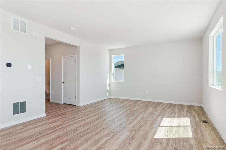 Spacious, unfurnished interior of a new home in Sweetgrass, Dacono (Image 9).