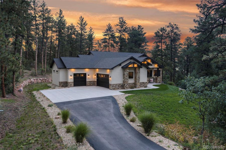 Community amenities in , Larkspur (Image 35).