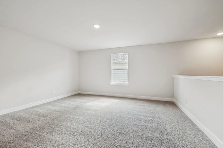 Spacious, unfurnished interior of a new home in Cades Bluff, Lebanon (Image 30).