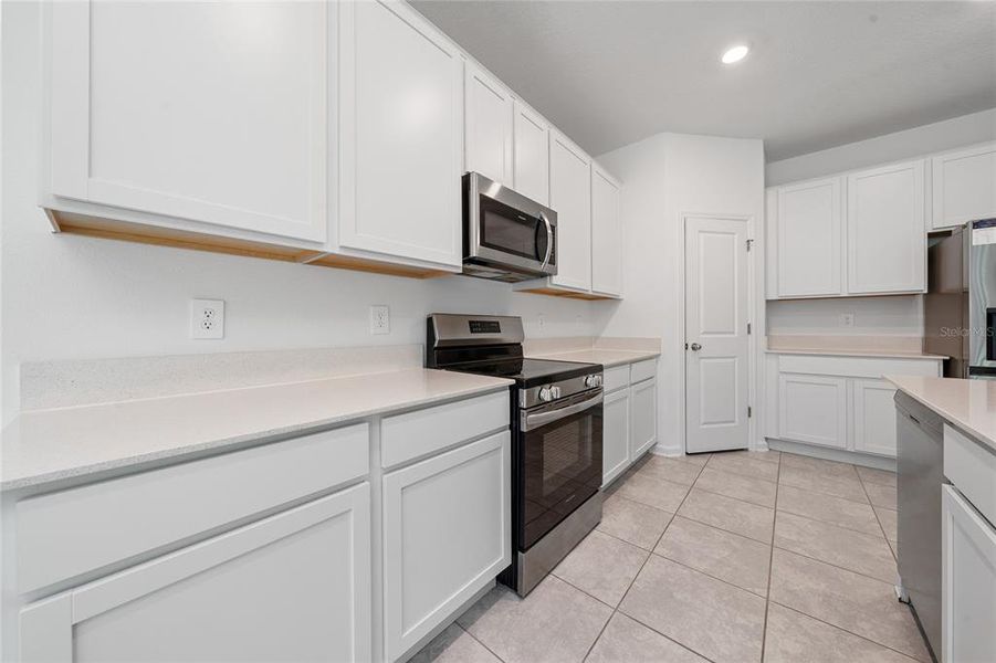 Furnished interior view inside a new home in Storey Creek, Kissimmee (Image 10).
