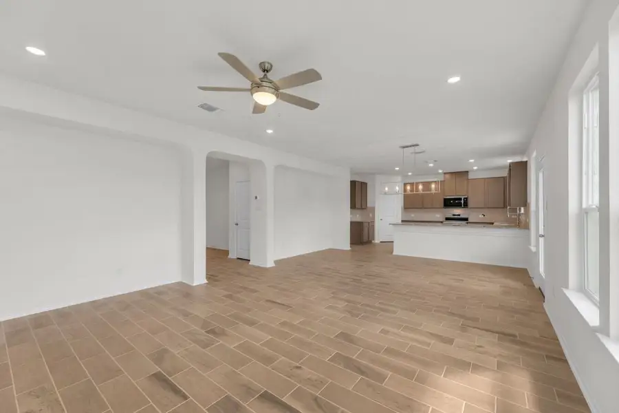 Spacious, unfurnished interior of a new home in Mustang Valley, Manor (Image 20).