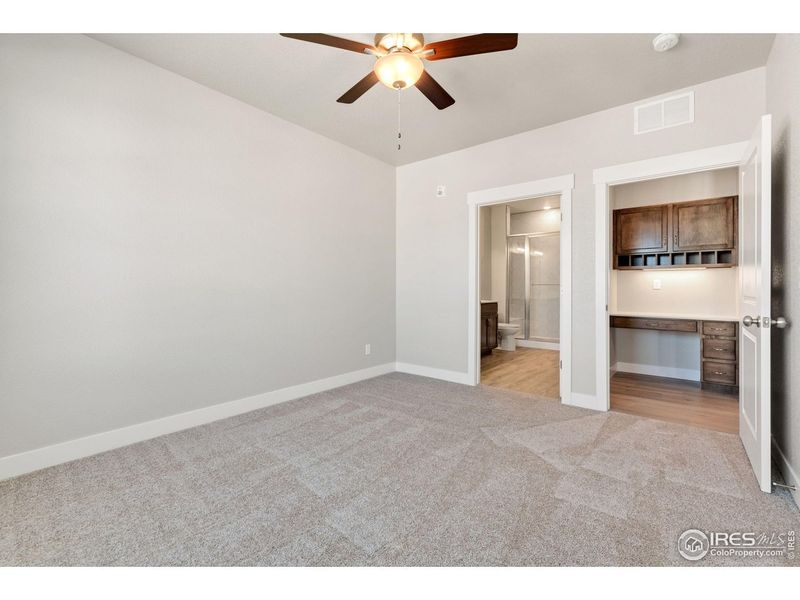 Spacious, unfurnished interior of a new home in The Lakes at Centerra - North Shore Flats, Loveland (Image 10).