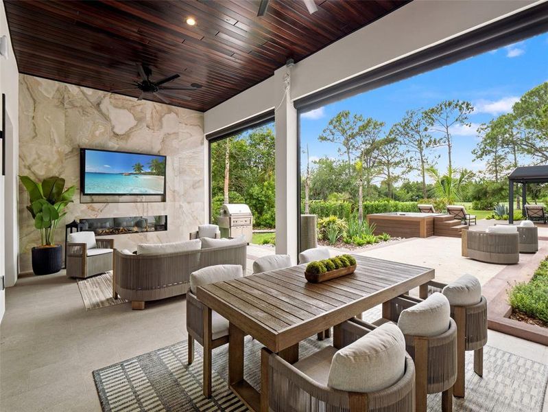 Exterior details and patio area of a home in , Orlando (Image 4).