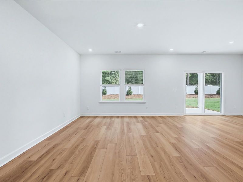 Spacious, unfurnished interior of a new home in Crown Pointe, Georgetown (Image 8).