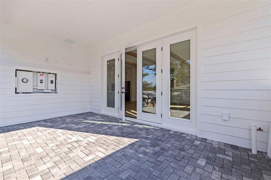 Exterior details and patio area of a home in , St. Petersburg (Image 4).