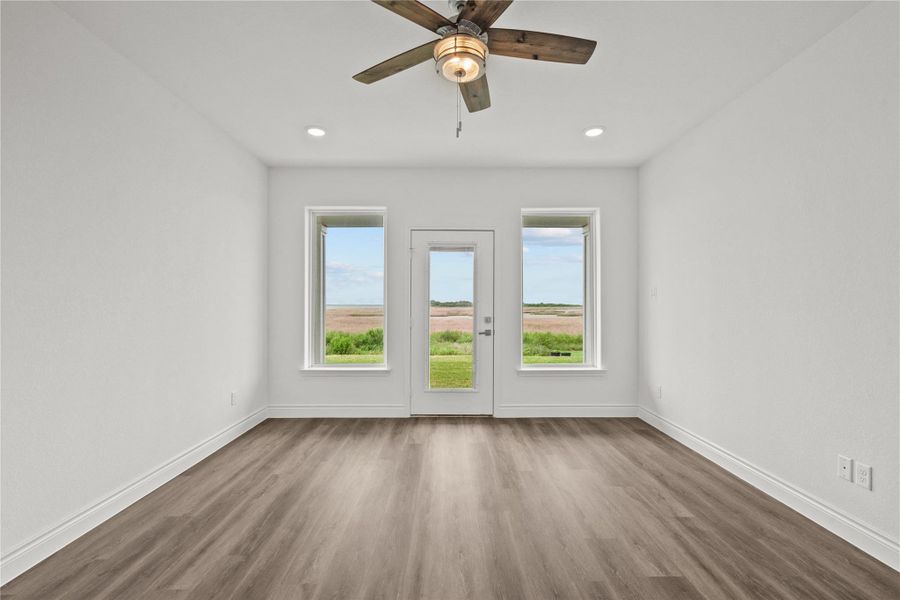 Spacious, unfurnished interior of a new home in , Texas City (Image 34).