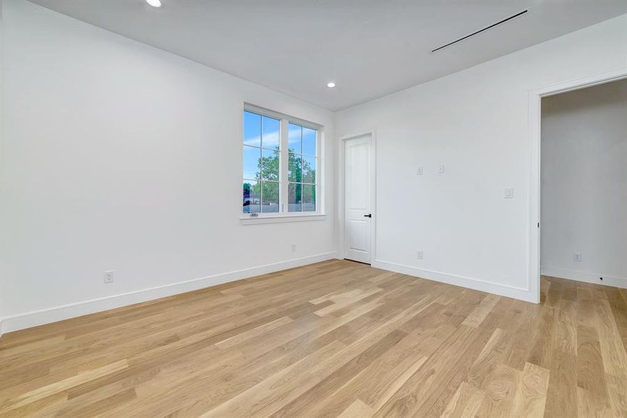 Spacious, unfurnished interior of a new home in , Dallas (Image 32).