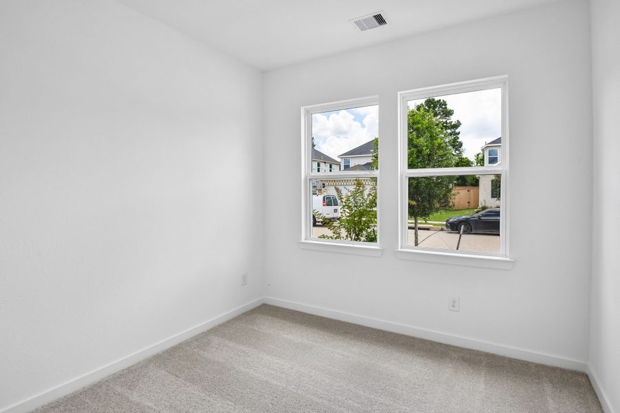 Spacious, unfurnished interior of a new home in Raburn Reserve 50s, Tomball (Image 23).