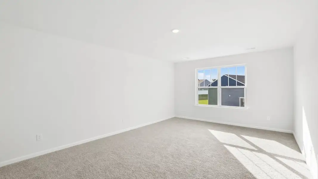 Spacious, unfurnished interior of a new home in Chestnut Ridge, Greenville (Image 32).