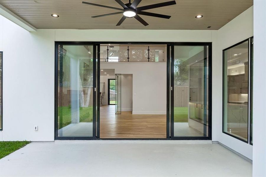 Exterior details and patio area of a home in , Dallas (Image 4).