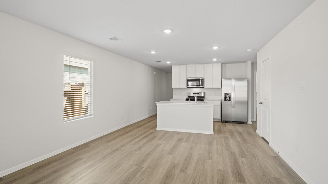 Spacious, unfurnished interior of a new home in Sunset Valley, Hockley (Image 13).