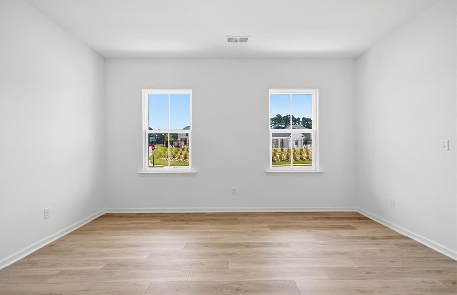 Spacious, unfurnished interior of a new home in Briarwood Reserve, Spartanburg (Image 22).