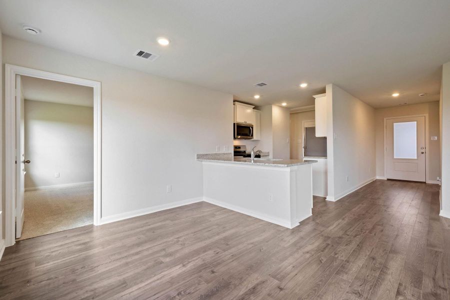 Spacious, unfurnished interior of a new home in Freeman Ranch, Katy (Image 9).