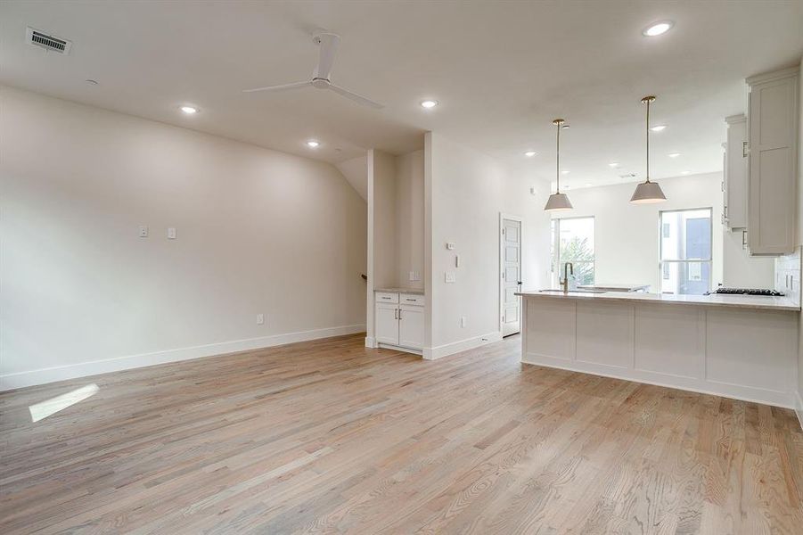 Stylish Fort Worth living room blending sophistication and comfort. Stylish Fort Worth living room blending sophistication and comfort.