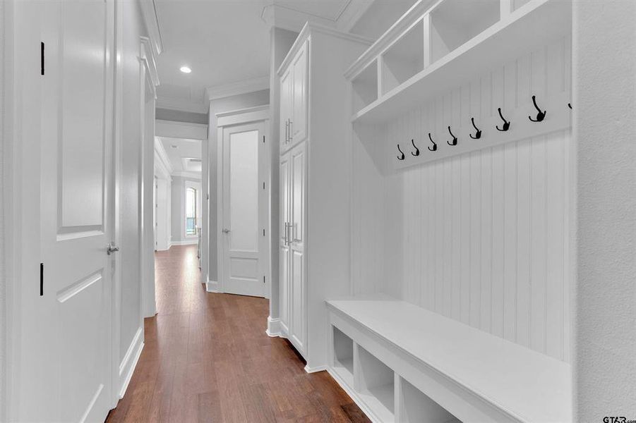 Spacious, unfurnished interior of a new home in , Hideaway (Image 36).