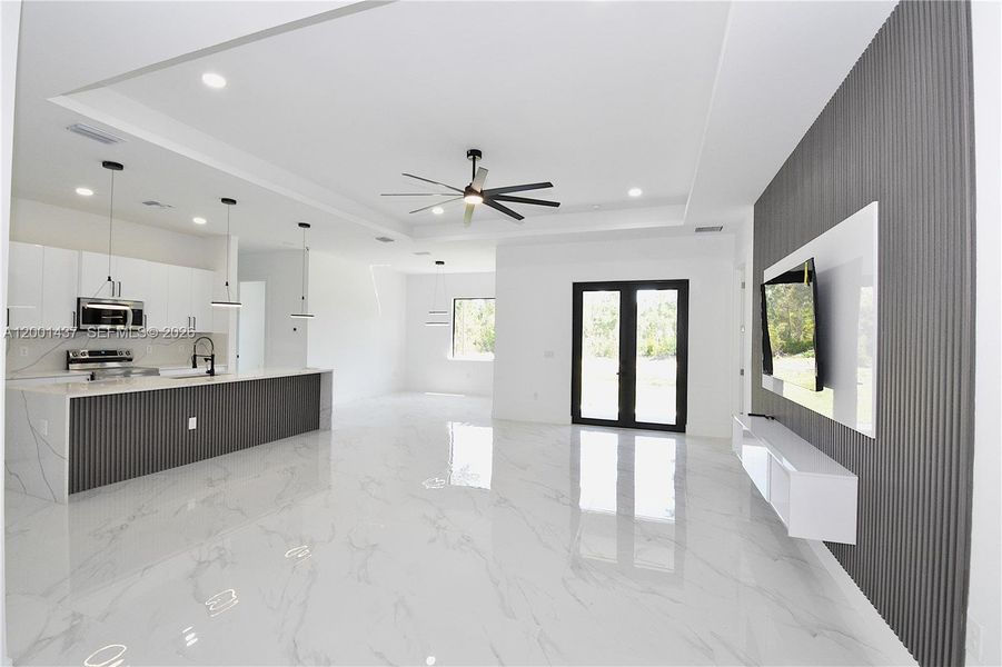 Spacious, unfurnished interior of a new home in , Lehigh Acres (Image 15).