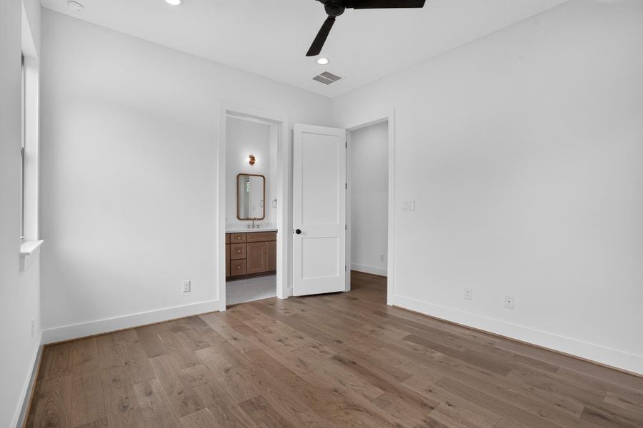 Spacious, unfurnished interior of a new home in , Houston (Image 32).