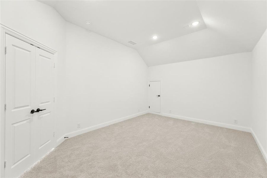 Spacious, unfurnished interior of a new home in Crystal Lake Estates, Red Oak (Image 39).