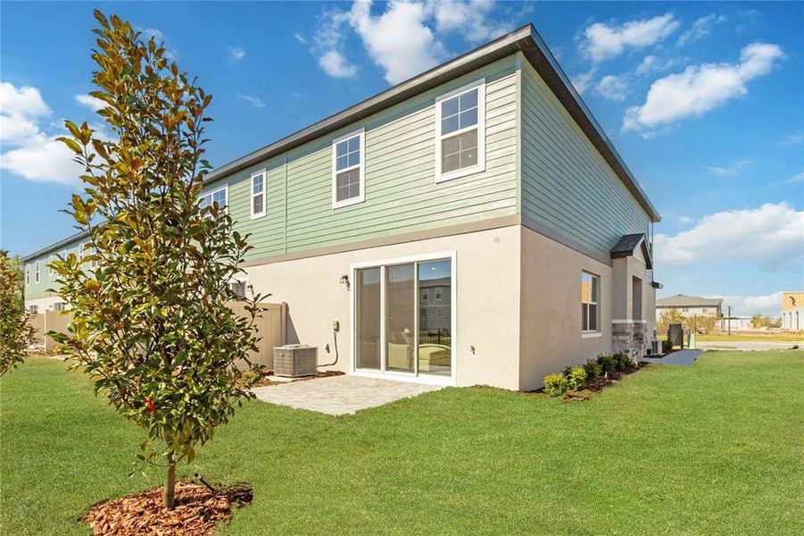 Exterior details and patio area of a home in Magnolia Reserve, Ocoee (Image 3).