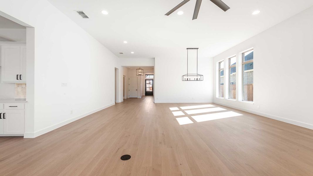 Spacious, unfurnished interior of a new home in Sonoma Verde, McLendon-Chisholm (Image 14).