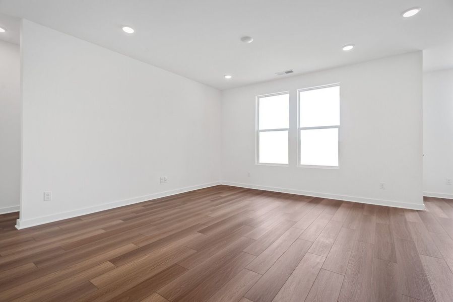 Spacious, unfurnished interior of a new home in Sage Farms, White House (Image 20).
