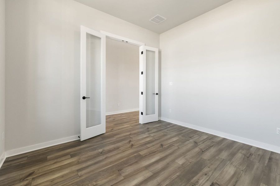 Spacious, unfurnished interior of a new home in Lagos Reserve, Manor (Image 22).