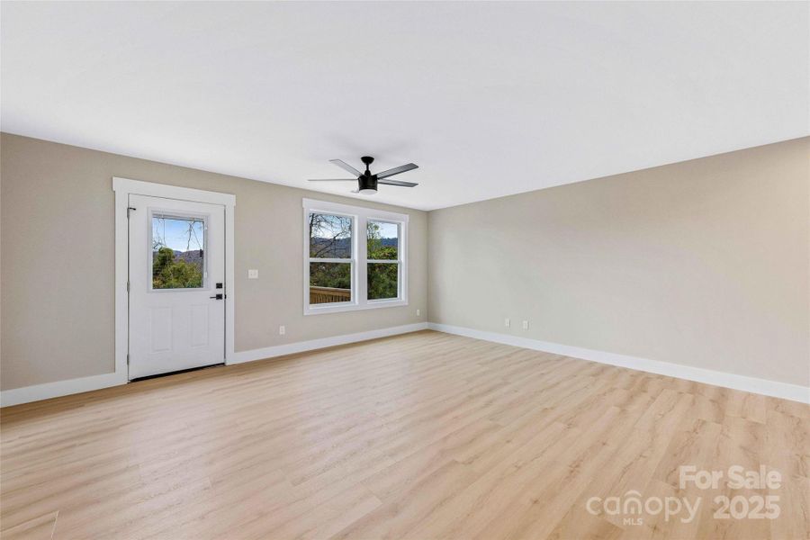 Spacious, unfurnished interior of a new home in , Marion (Image 40).