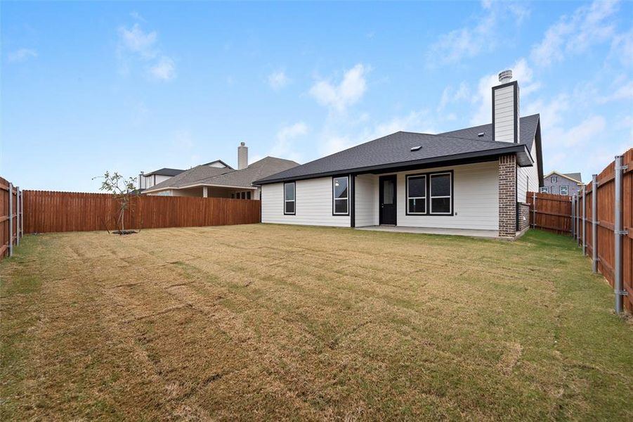 Exterior details and patio area of a home in Covenant Park, Springtown (Image 24).