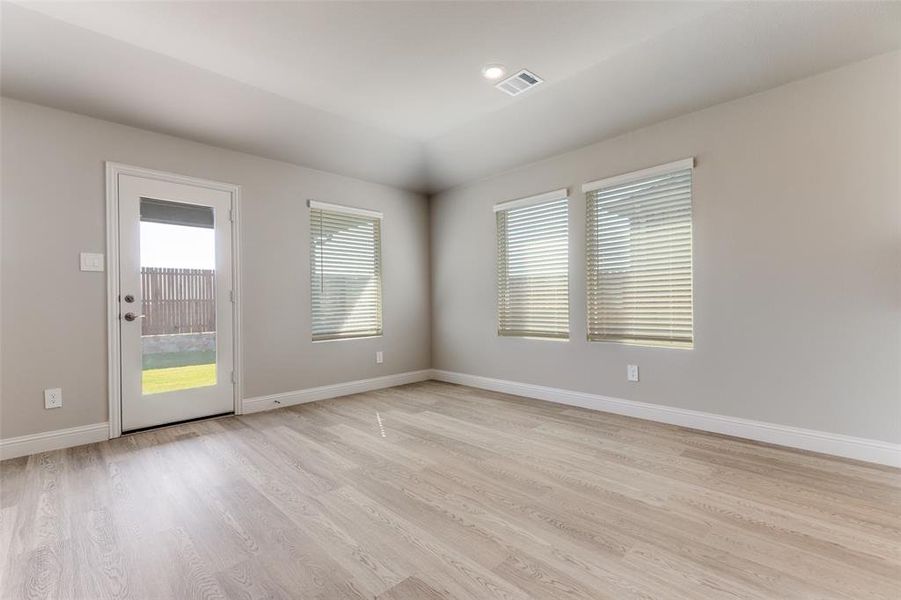 Spacious, unfurnished interior of a new home in Windmore, Princeton (Image 18).