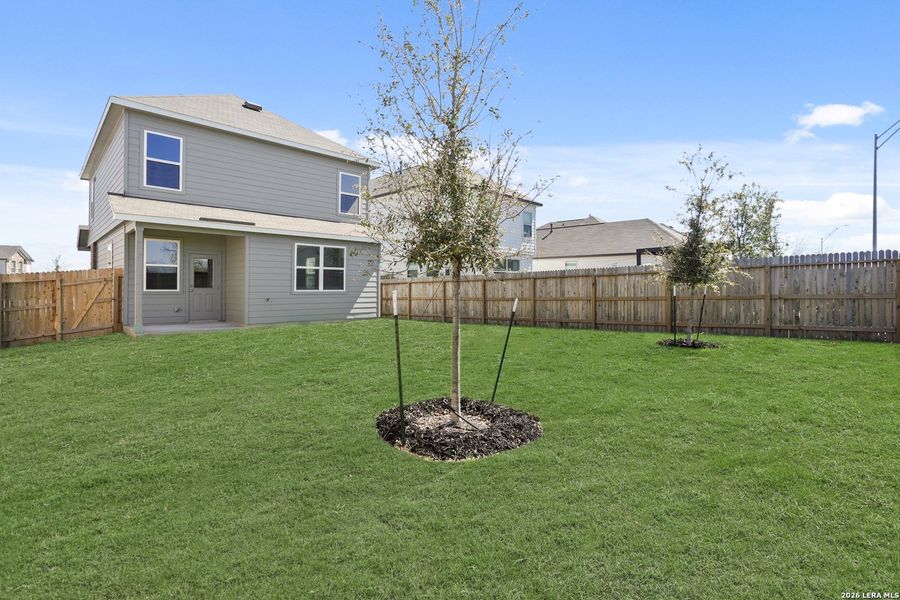 Exterior details and patio area of a home in Blue Ridge Ranch, San Antonio (Image 3).