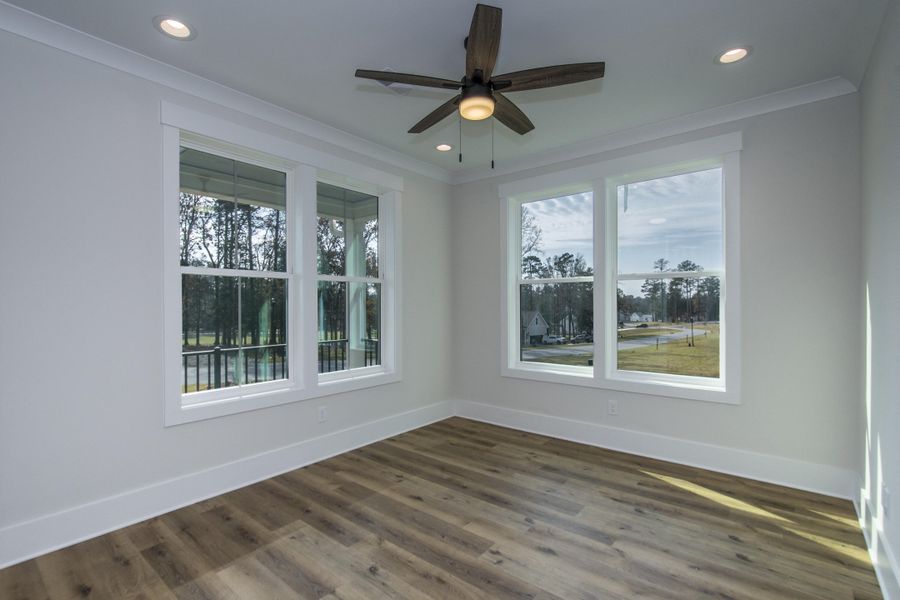 Spacious, unfurnished interior of a new home in , Chapin (Image 44).