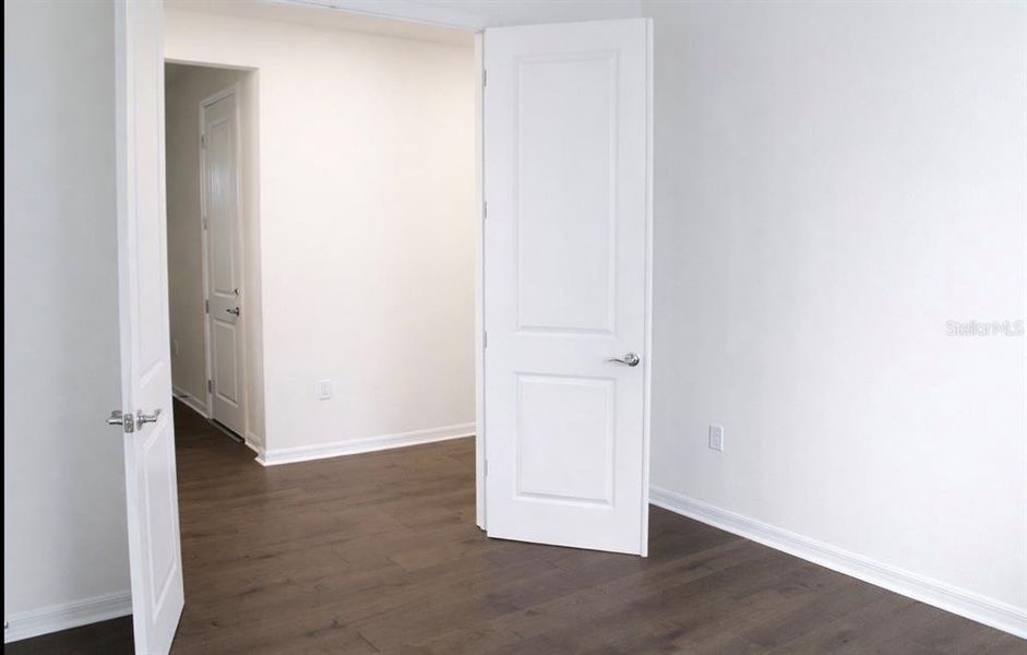 Spacious, unfurnished interior of a new home in , Clermont (Image 14).