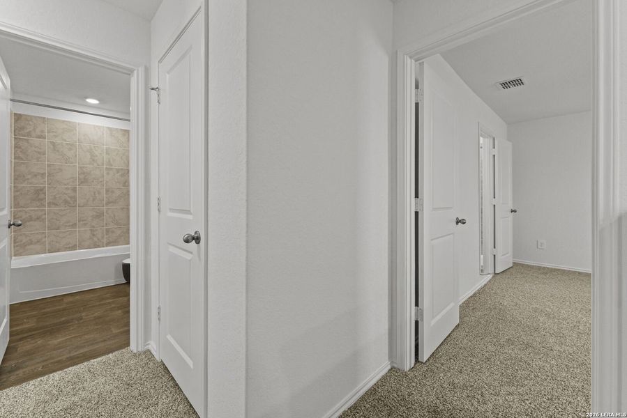 Spacious, unfurnished interior of a new home in Stonehill, San Antonio (Image 28).