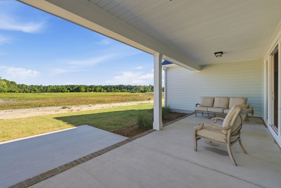 Exterior details and patio area of a home in Sidbury Landing, Wilmington (Image 30).