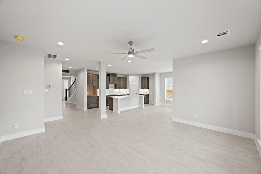 Spacious, unfurnished interior of a new home in Barton Creek Ranch, Conroe (Image 35). Spacious, unfurnished interior of a new home in Barton Creek Ranch, Conroe (Image 35).
