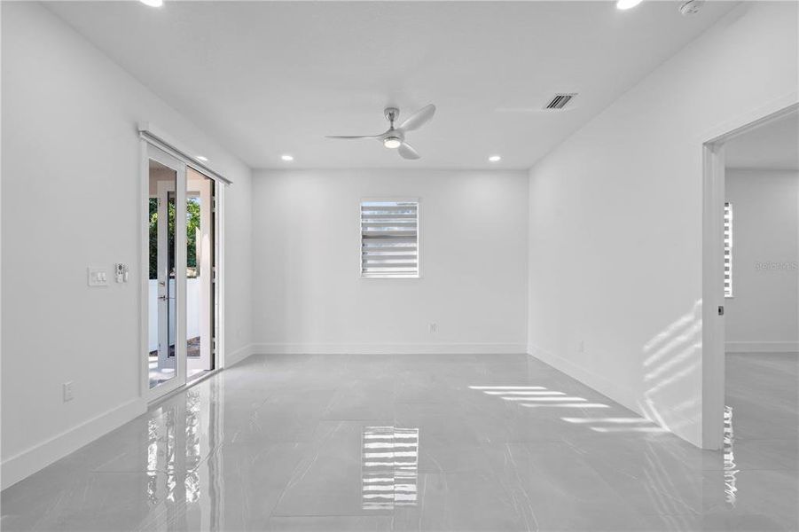 Spacious, unfurnished interior of a new home in , Pinellas Park (Image 32).
