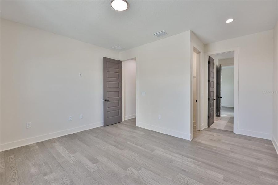 Spacious, unfurnished interior of a new home in , Tampa (Image 65).