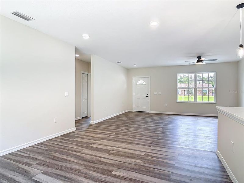 Spacious, unfurnished interior of a new home in , Deland (Image 29).