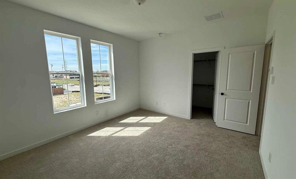 Spacious, unfurnished interior of a new home in Collin Creek, Plano (Image 9).