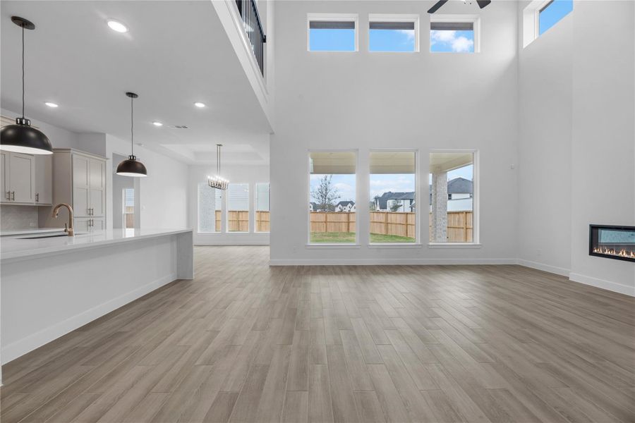Spacious, unfurnished interior of a new home in Sienna, Missouri City (Image 11).