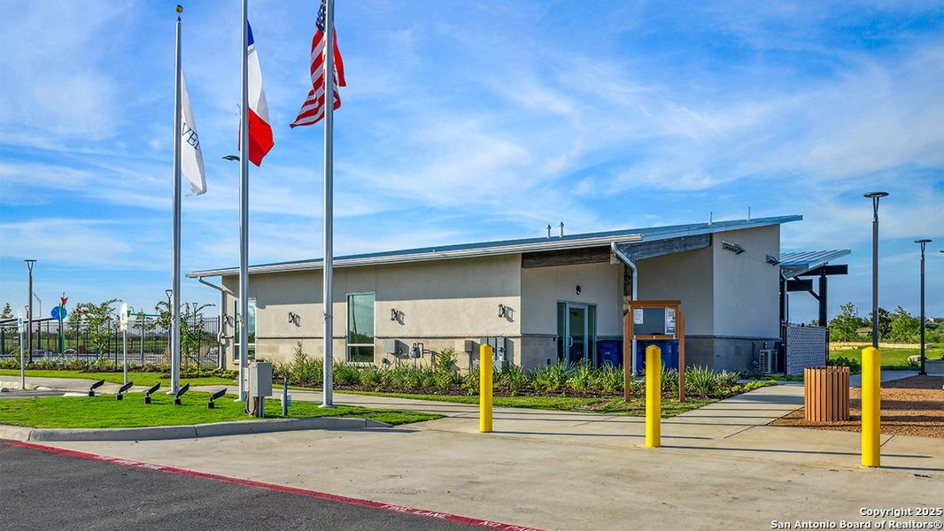 Community amenities in Avenida, Converse (Image 41).