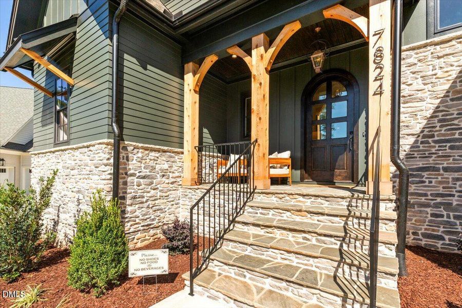 103-7824 Ailesbury Rd 103-7824 Ailesbury Rd