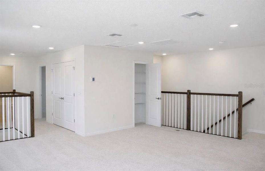 Spacious, unfurnished interior of a new home in , Clermont (Image 16).