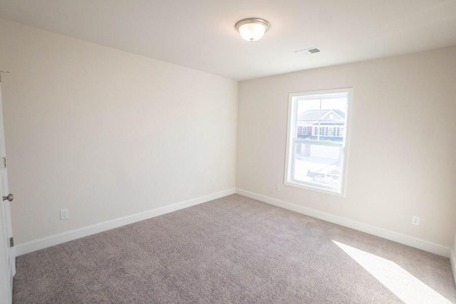 Representative unfurnished interior of a home built from the Saluda by Hurricane Builders in Southern Column Estates, Florence (Image 20).